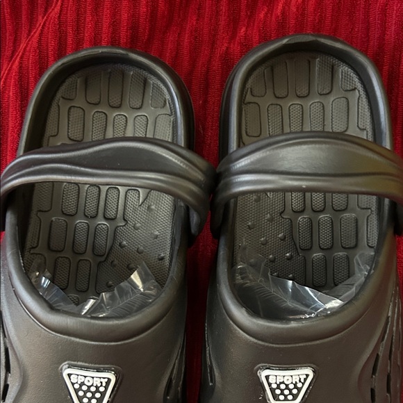 Sporto Black Slip-On Clogs - Picture 3 of 10